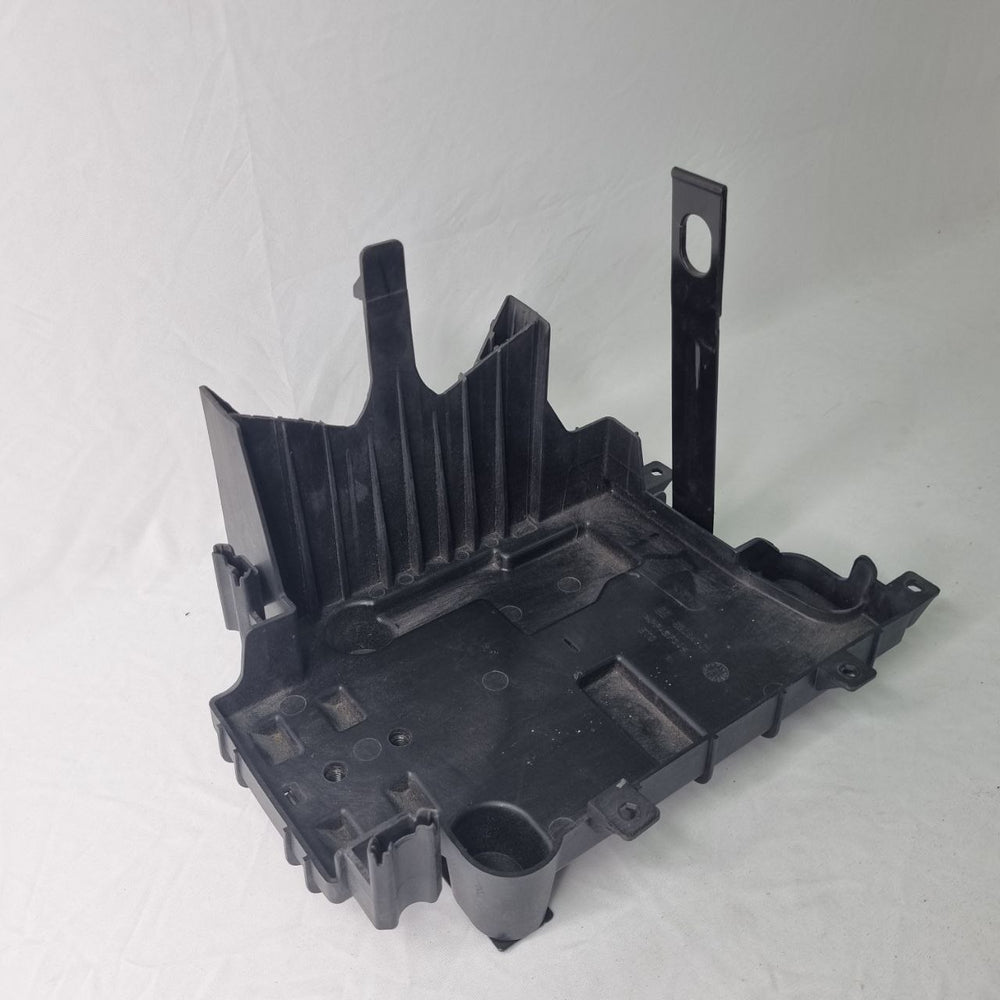 Caixa Suporte Bateria Chevrolet Onix 2013/2018 Usada