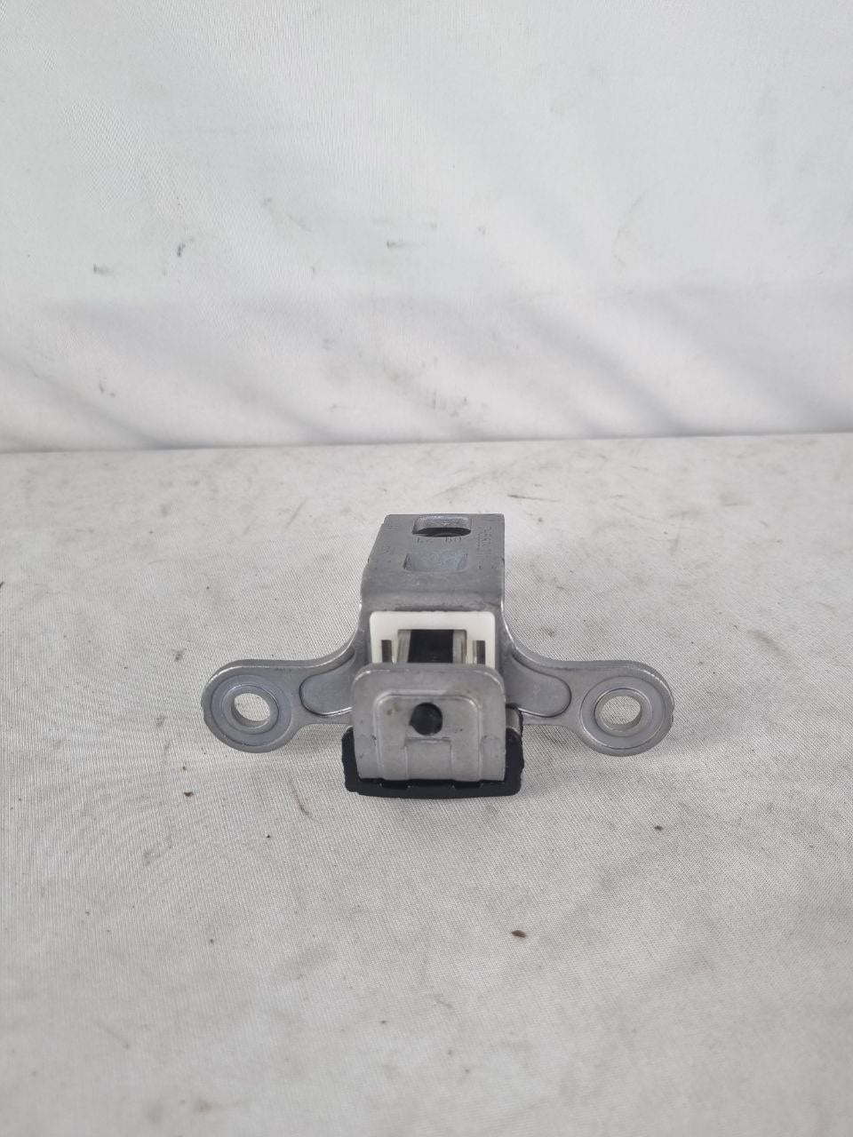 Fechadura Tampa Caçamba VW Amarok 2011/2021 Nova