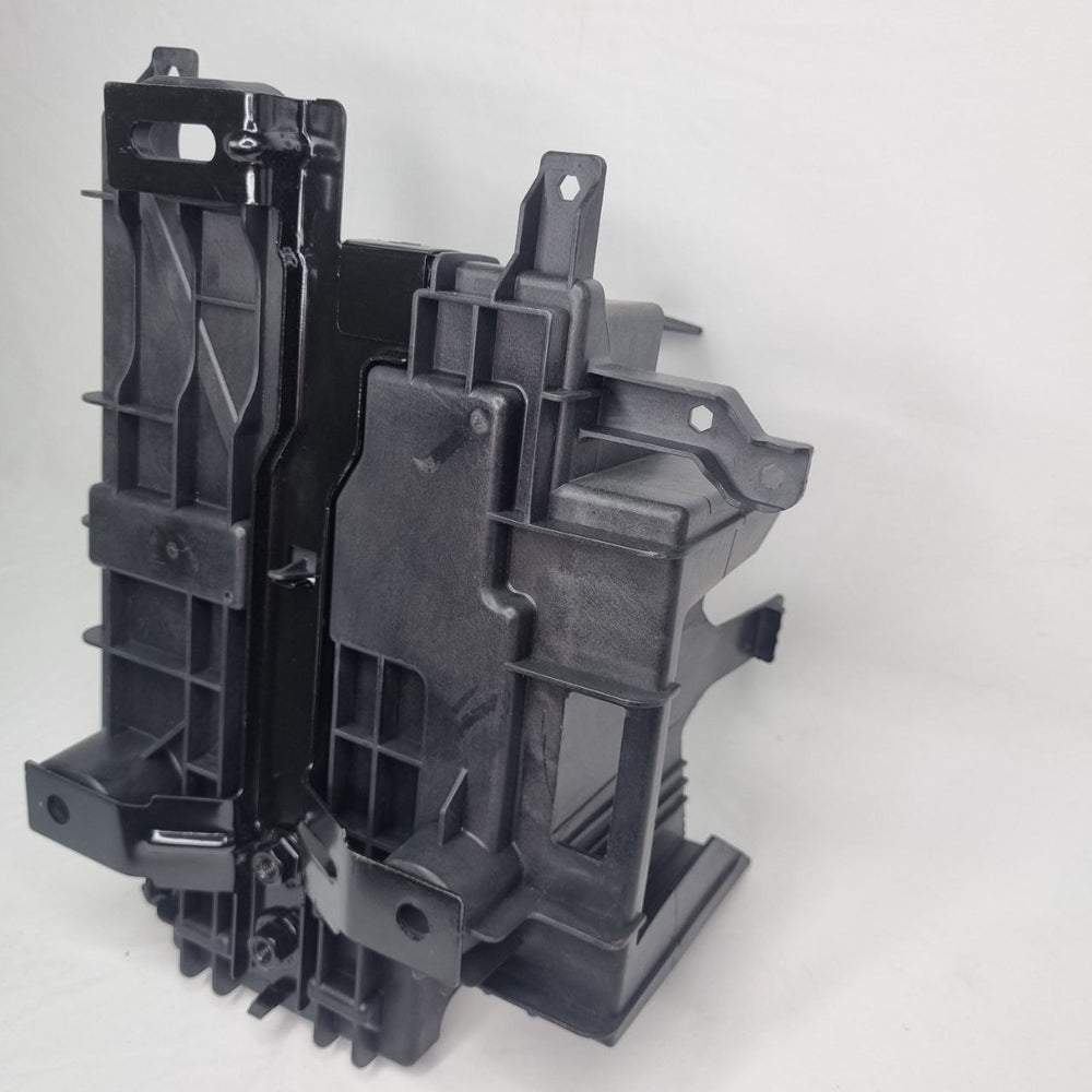 Caixa Suporte Bateria Chevrolet Onix 2013/2018 Usada