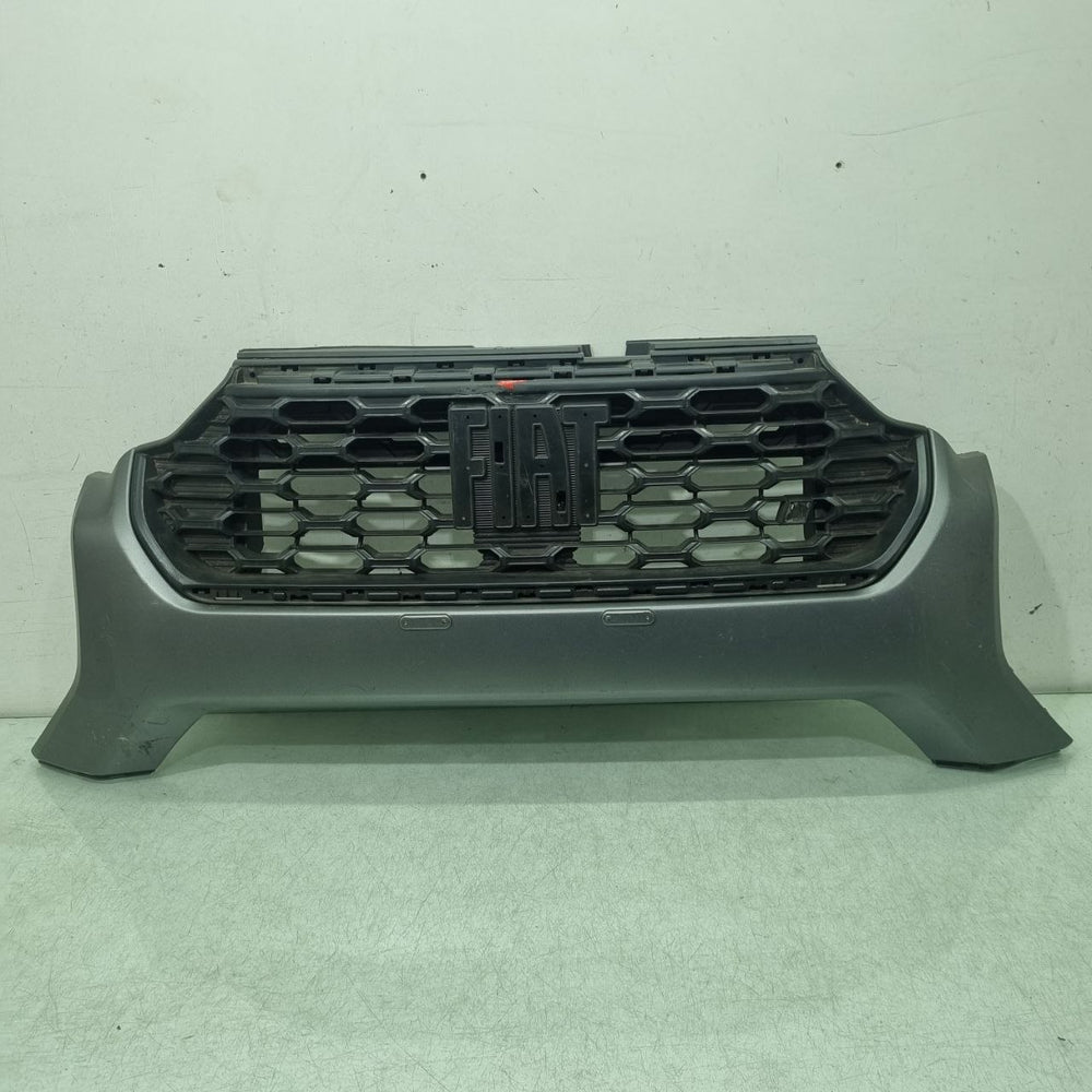 Moldura Central Grade Fiat Strada 2021/2025 Usada