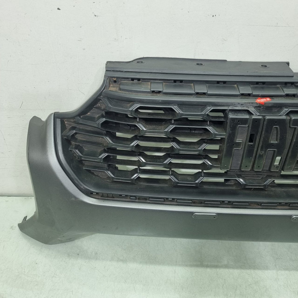 Moldura Central Grade Fiat Strada 2021/2025 Usada