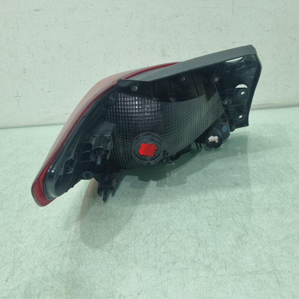 Lanterna Tras Esq GM Onix Hatch 2020/2024 Usada