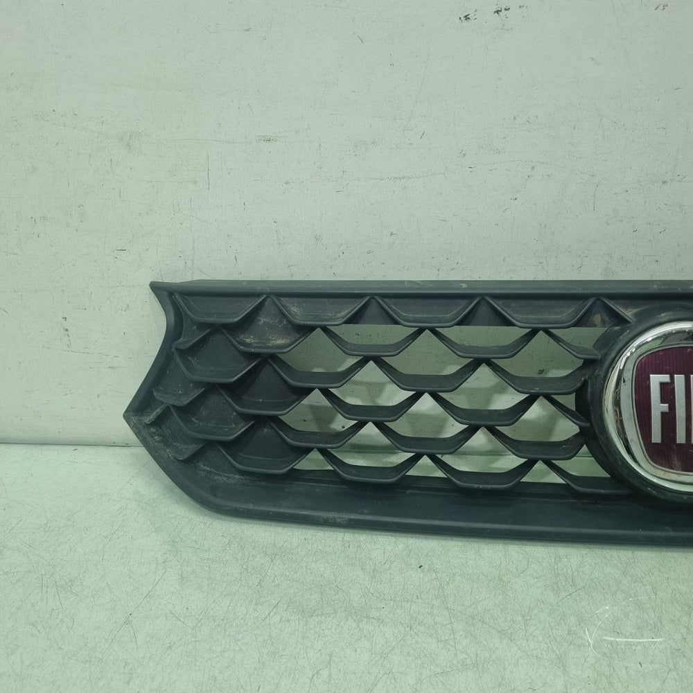 Grade Frontal Fiat Punto 2008/2012 Usada