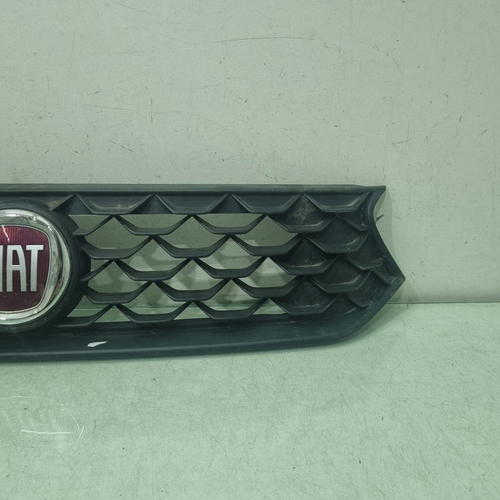 Grade Frontal Fiat Punto 2008/2012 Usada
