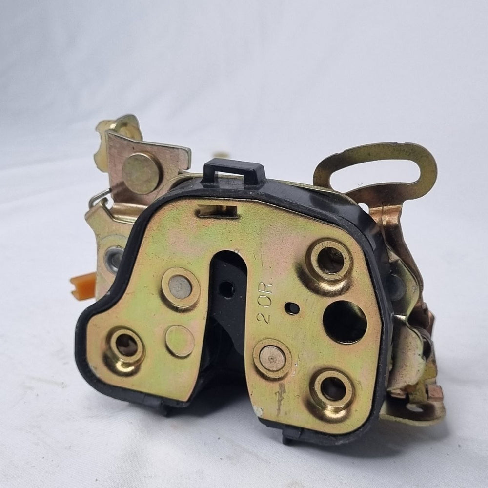 Fechadura Porta Traseira Direita Chevrolet Corsa 1997/2002 Usada