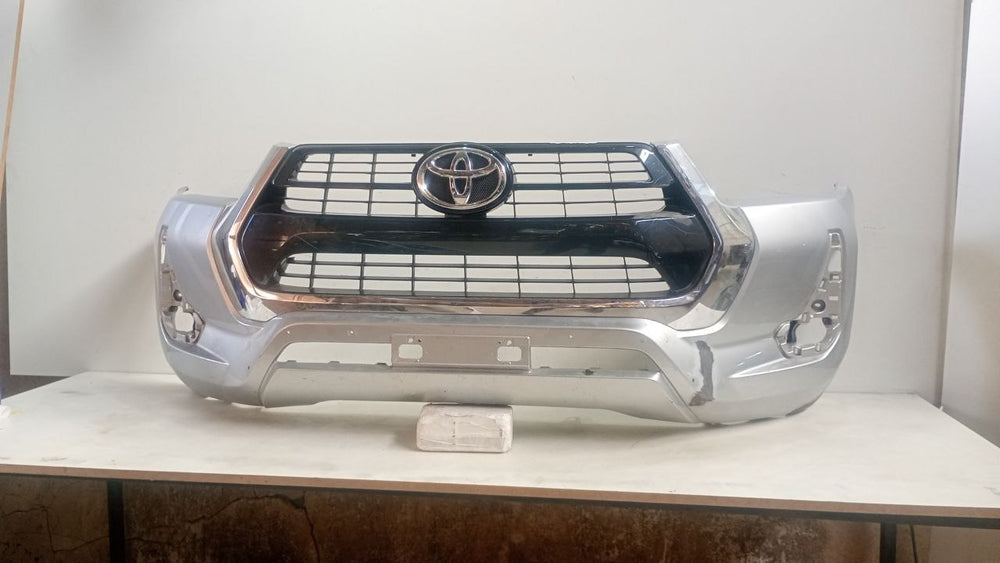 Para-choque Diant Toyota Hilux SRX SRV 2021/2025 Usado