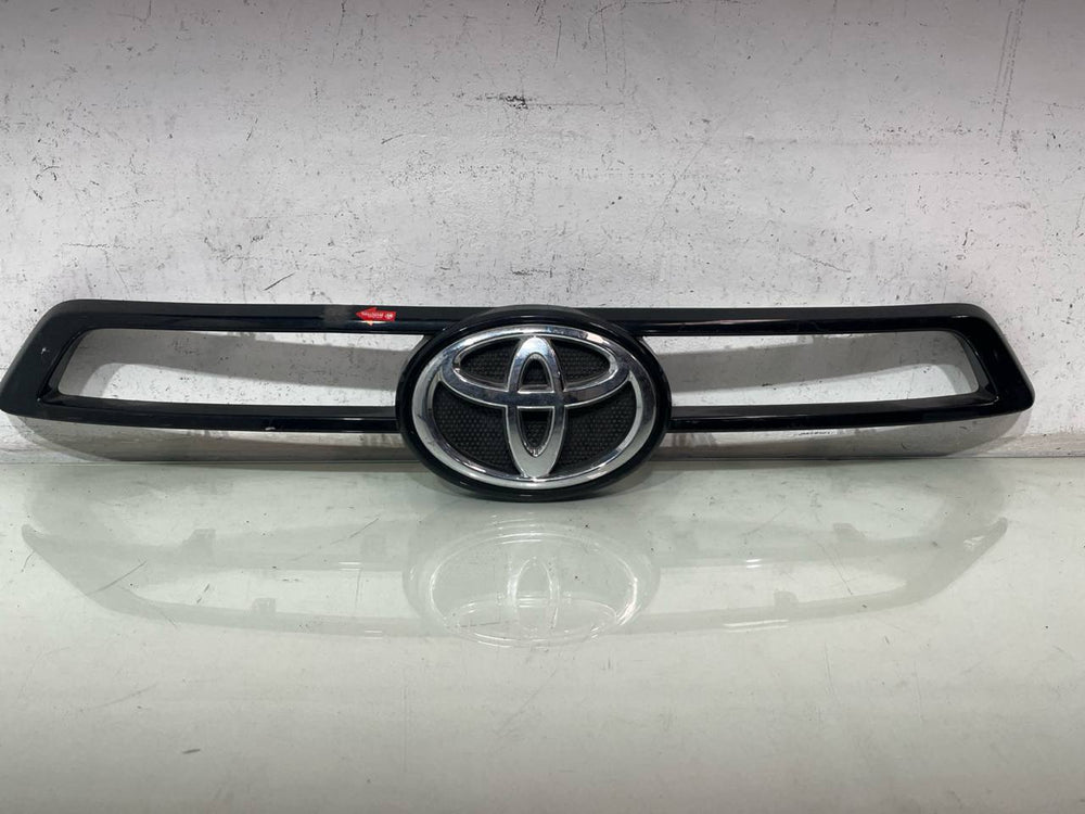 Moldura Grade Toyota Hilux 2021/2023 Usada