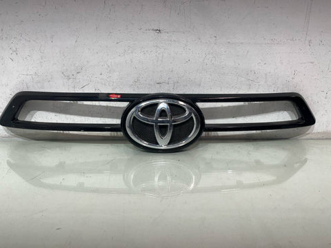 Moldura Grade Toyota Hilux 2021/2023 Usada