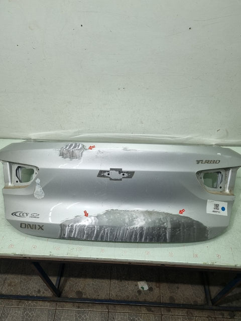 Tampa Traseira Chevrolet Onix Sedan Turbo 2020/2024 Usado