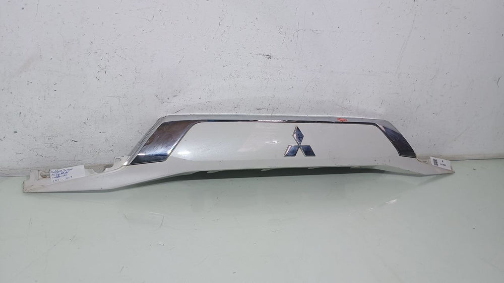 Moldura Tampa Tras Mitsubishi Outlander 2016/2019