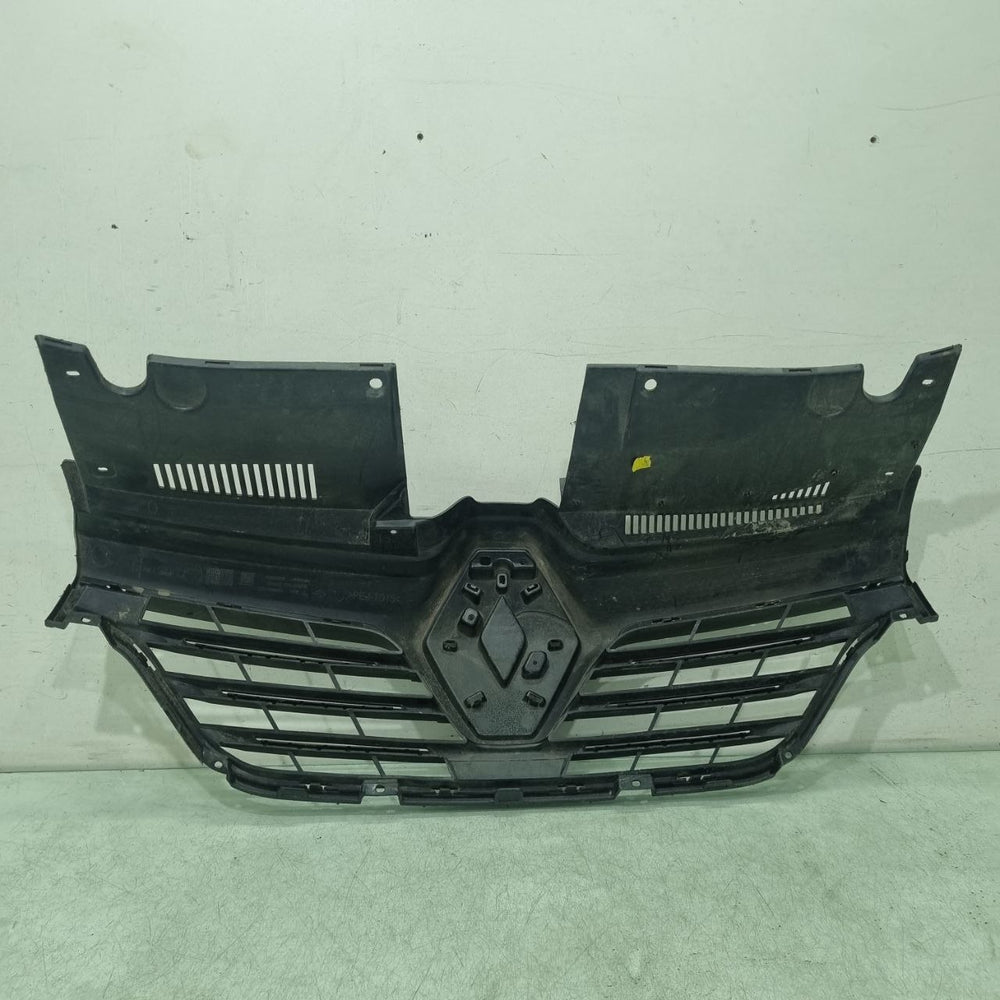 Grade Diant Renault Sandero Logan 2015/2020 Usada