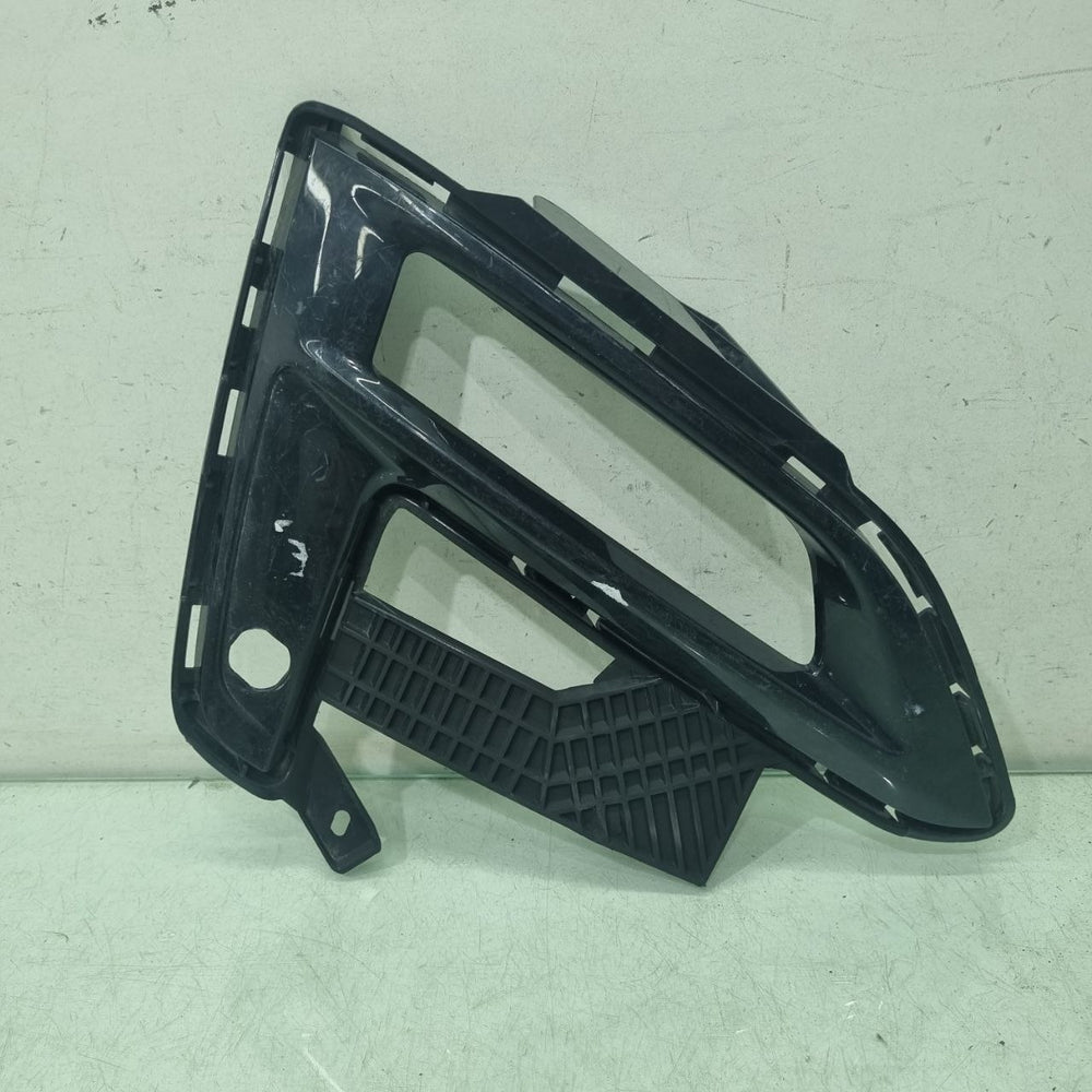 Moldura Farol Milha Esquerdo Nissan Sentra 2023/2025