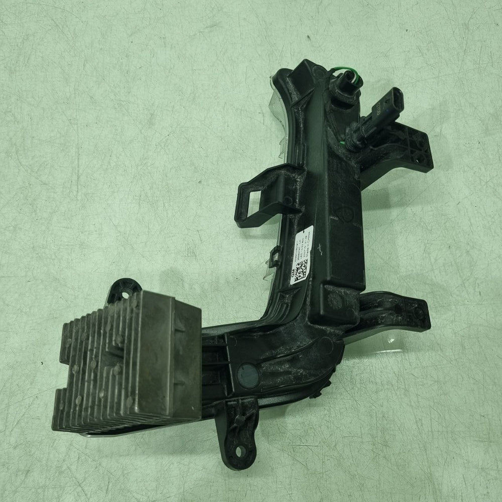 DRL Pisca Esq GM Tracker 2020/2024 Usado