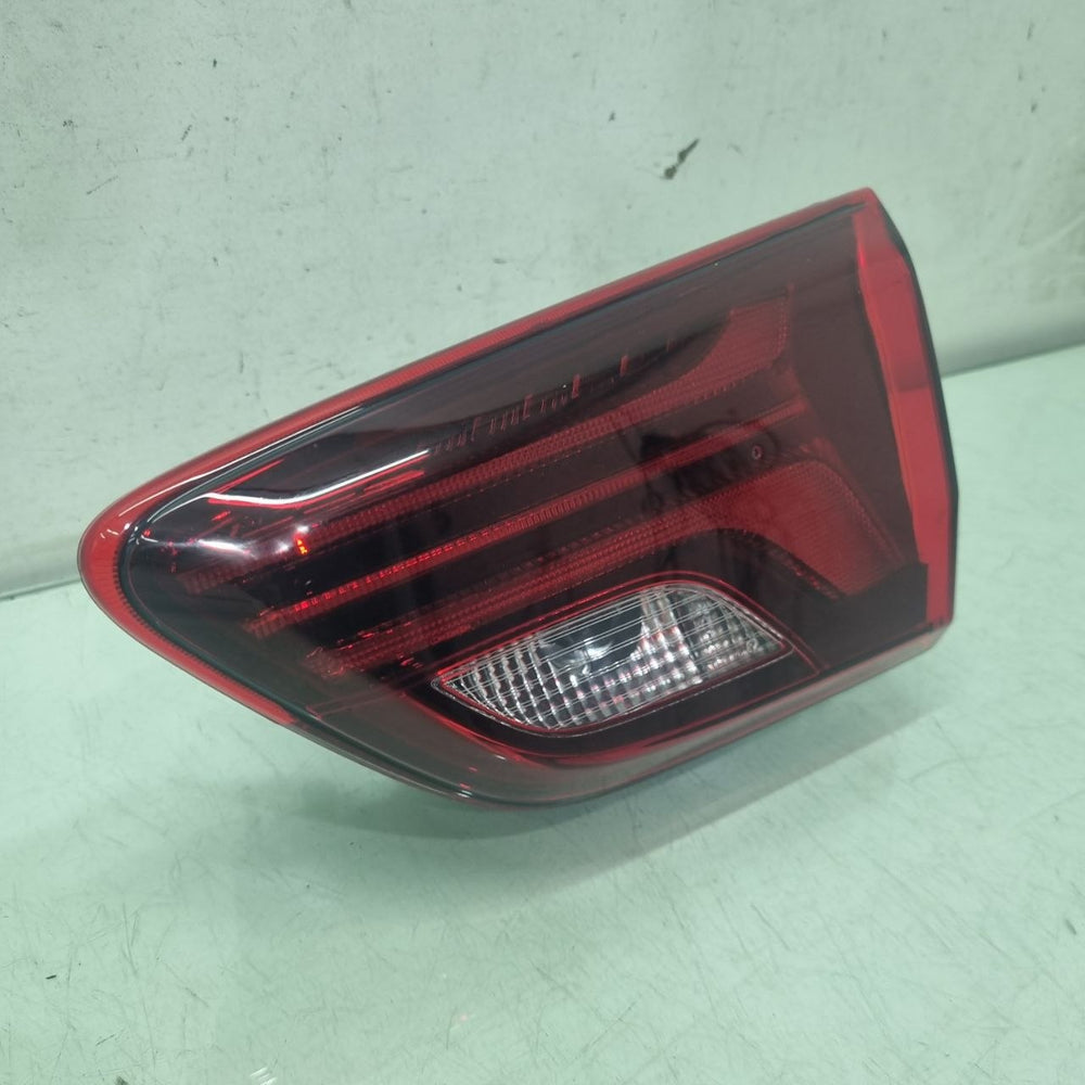 Lanterna Tras Tampa GM Onix Sedan S.LED 2024 Usada