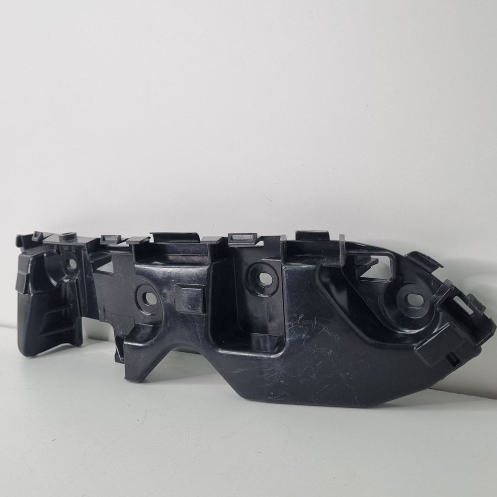 Suporte Guia lado esquerdo do Parachoque  Dianteiro Renault Duster  13/19 2013/2023 Novo