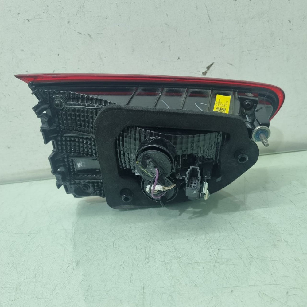 Lanterna Tras Tampa GM Onix Sedan S.LED 2024 Usada