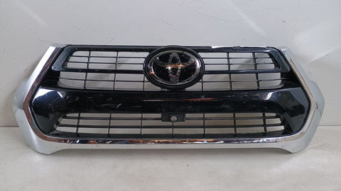Grade Frontal com Suporte de Câmera Toyota Hilux 2023 Usada
