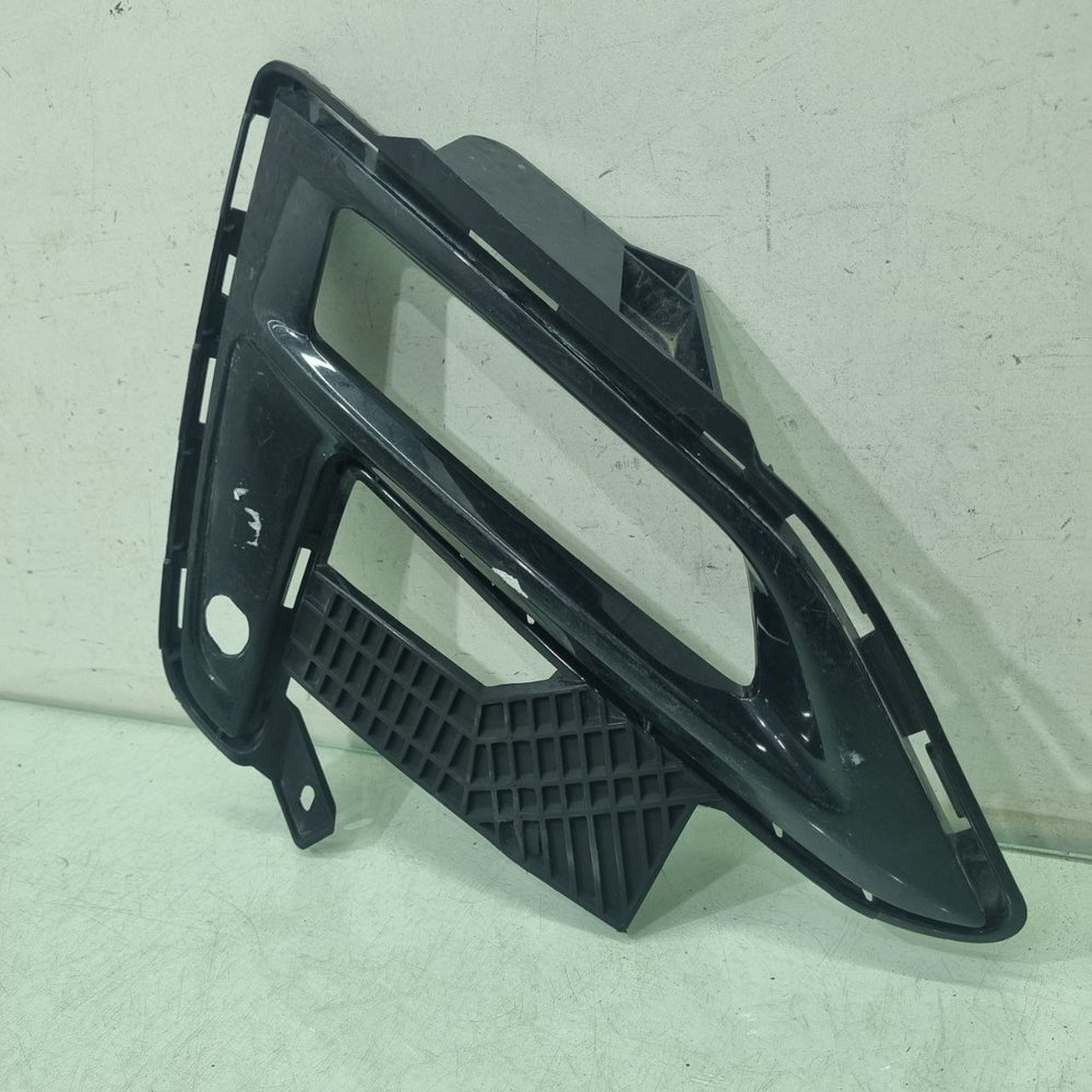 Moldura Farol Milha Esquerdo Nissan Sentra 2023/2025
