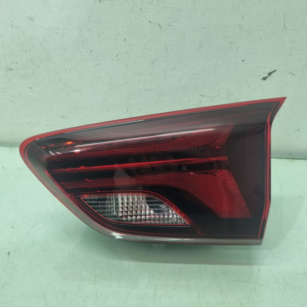 Lanterna Tras Tampa GM Onix Sedan S.LED 2024 Usada