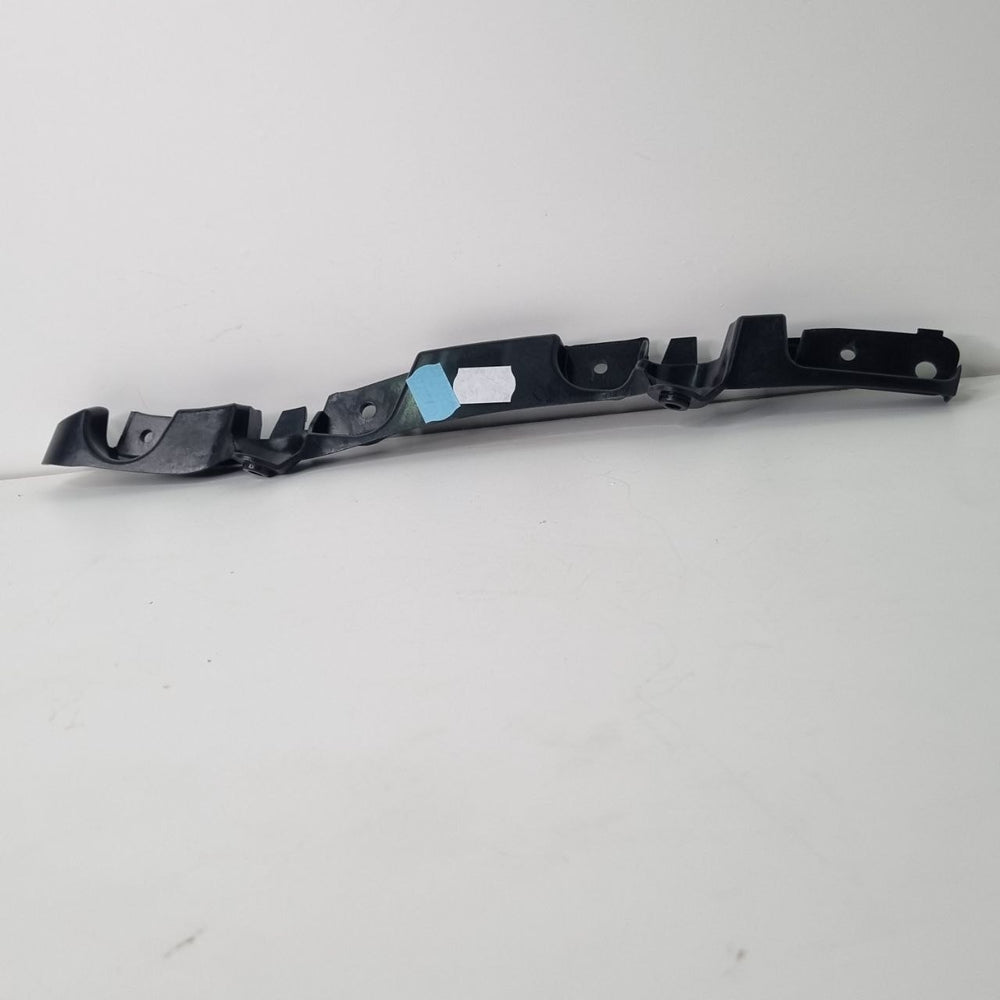 Suporte Guia Para-choque  lado direito Traseiro duster 20/24