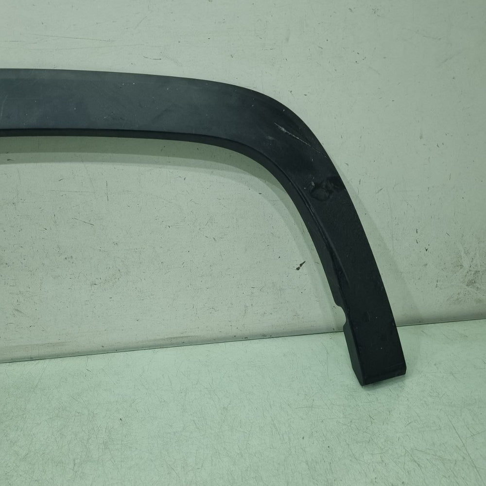 Moldura Parabarro Tras Esq Toyota Yaris Cross 25/27