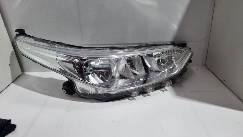 Farol Dir Toyota Yaris 2019/2023 Usado