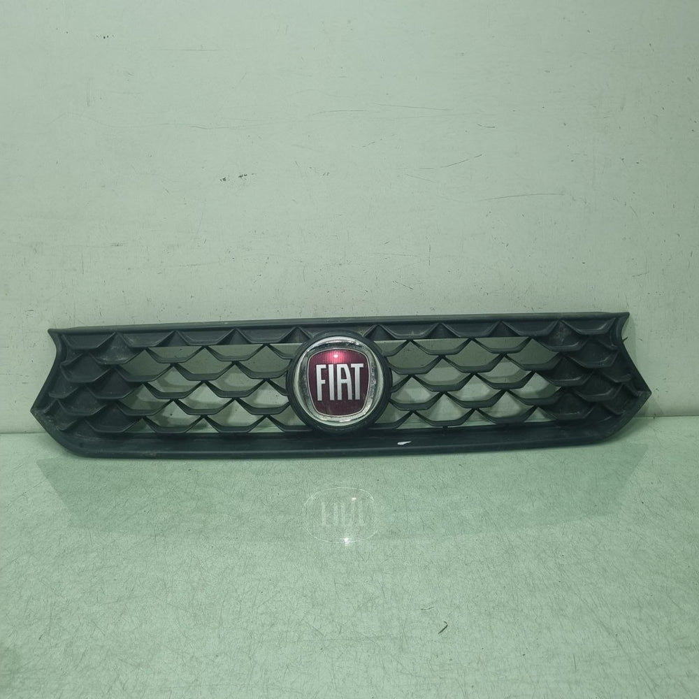 Grade Frontal Fiat Punto 2008/2012 Usada
