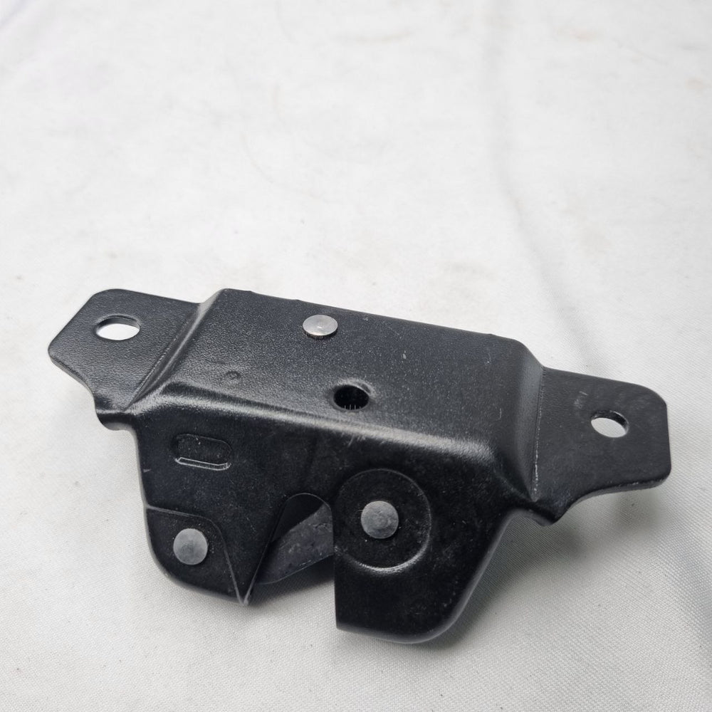 Fechadura Tampa Traseira Peugeot 206 Hatch 1999/2008 Usada