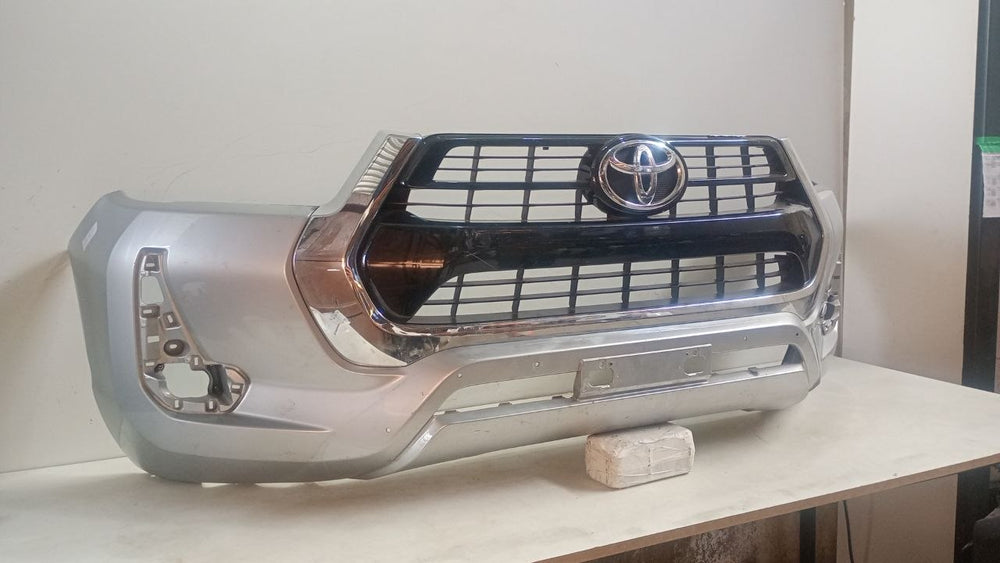Para-choque Diant Toyota Hilux SRX SRV 2021/2025 Usado