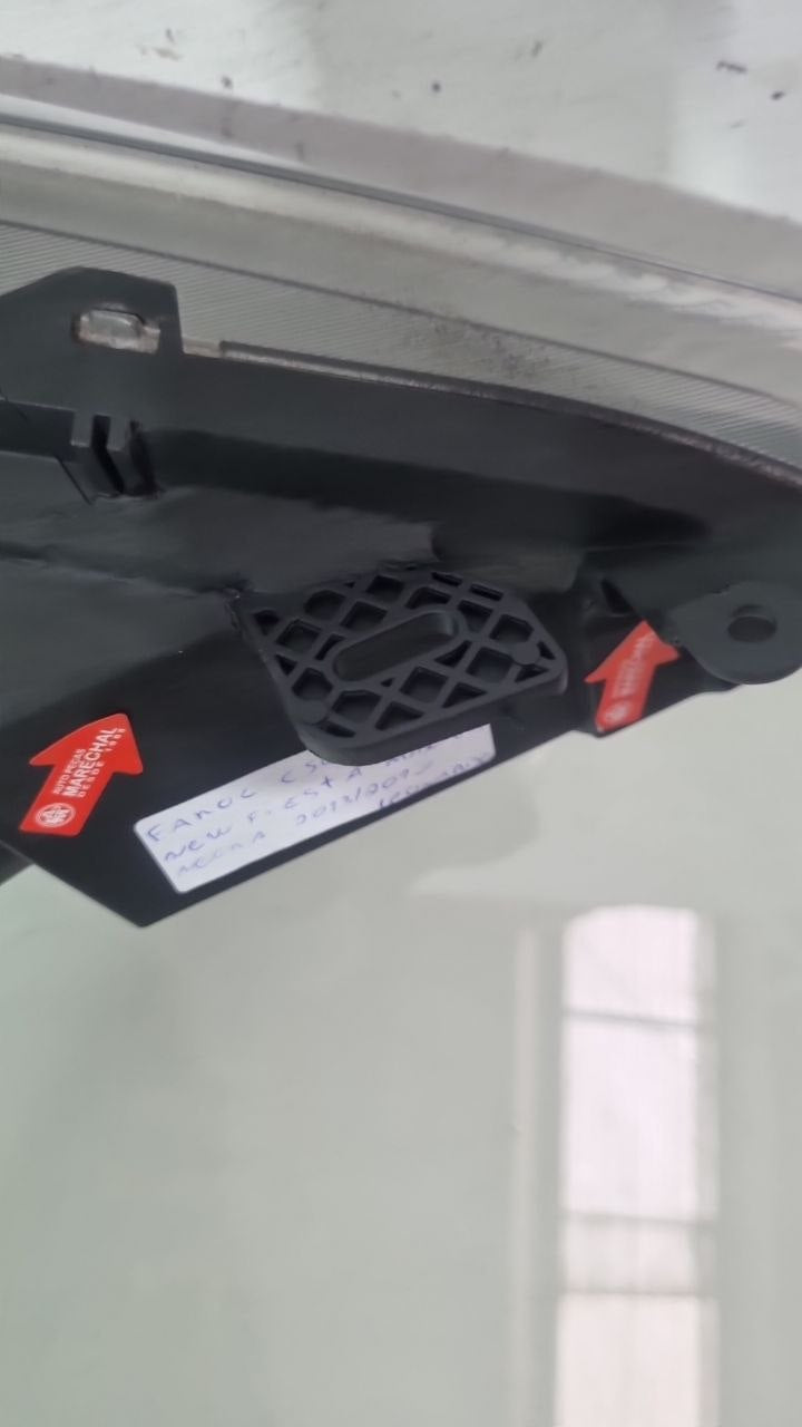 Farol Dianteiro Esquerdo Ford New Fiesta 2013/2017 Usado
