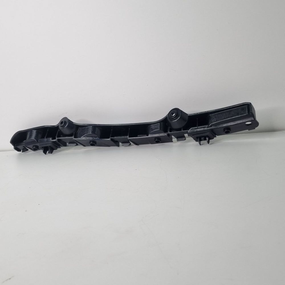 Suporte Guia Para-choque  lado direito Traseiro duster 20/24