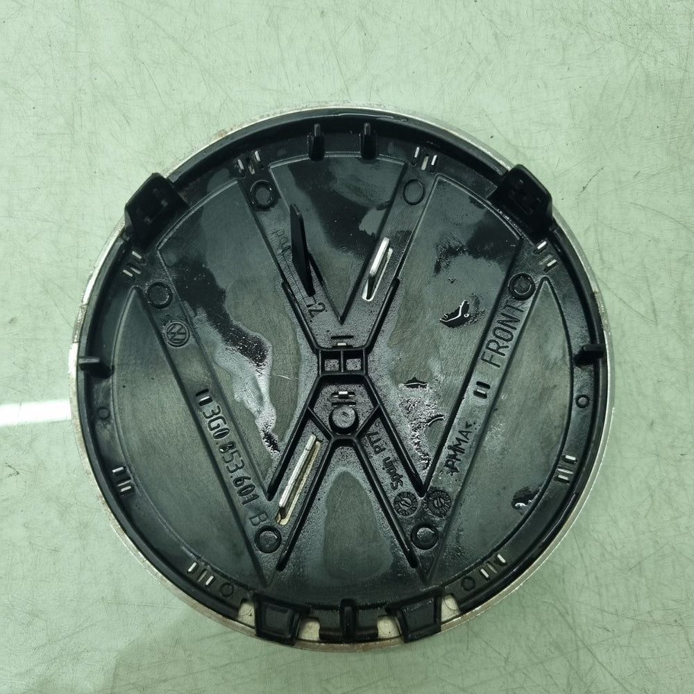 Emblema Diant VW Passat 2006/2011 Usado