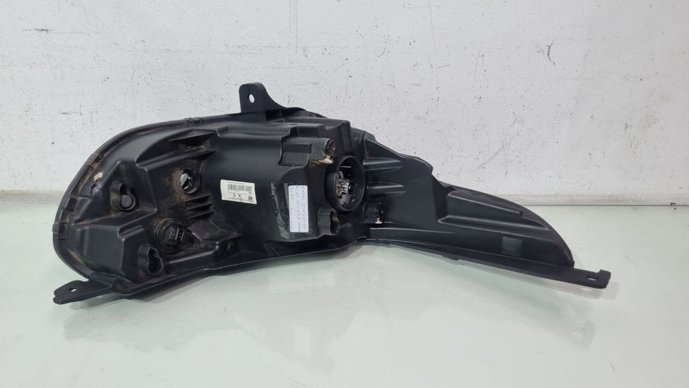 Farol Esq Fiat Strada 2020/2024 Usado