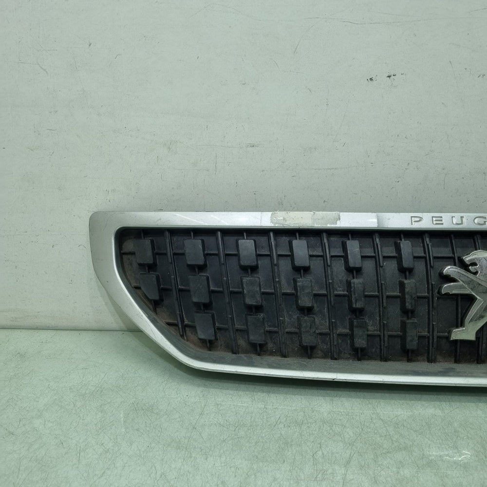 Grade Diant Peugeot 207 2007/2013 Usada