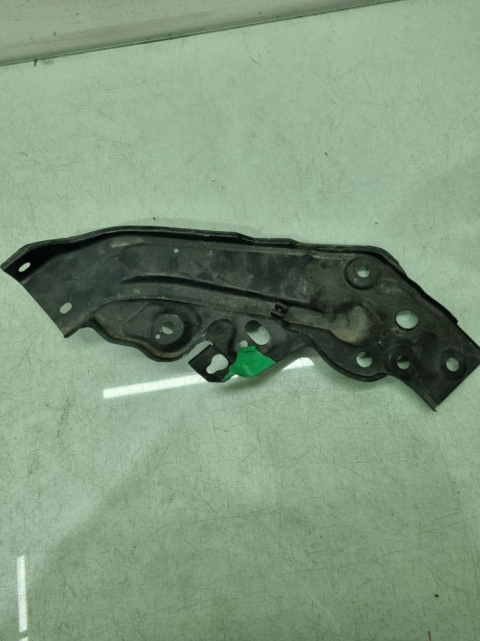 Suporte Farol Dianteiro Esquerdo Volkswagen Polo 2018/2022 Usado