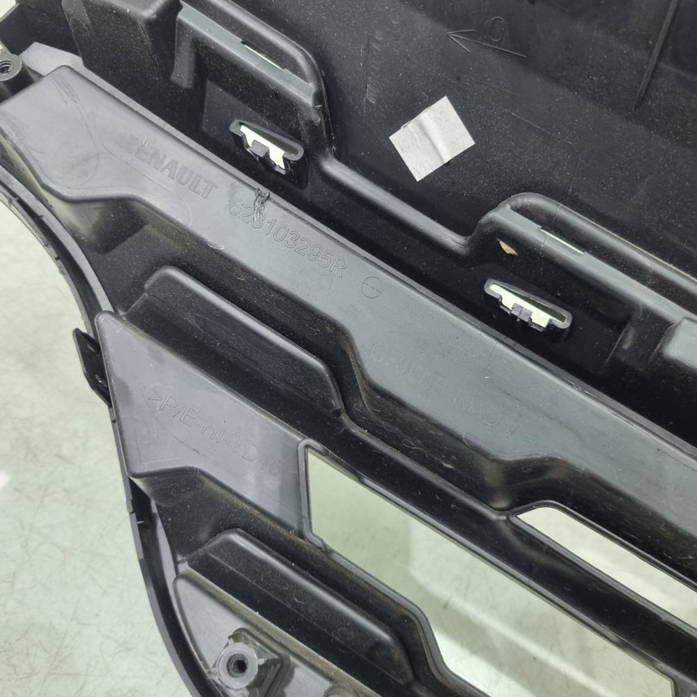Grade Diant Renault Sandero 2019/2023 Usada