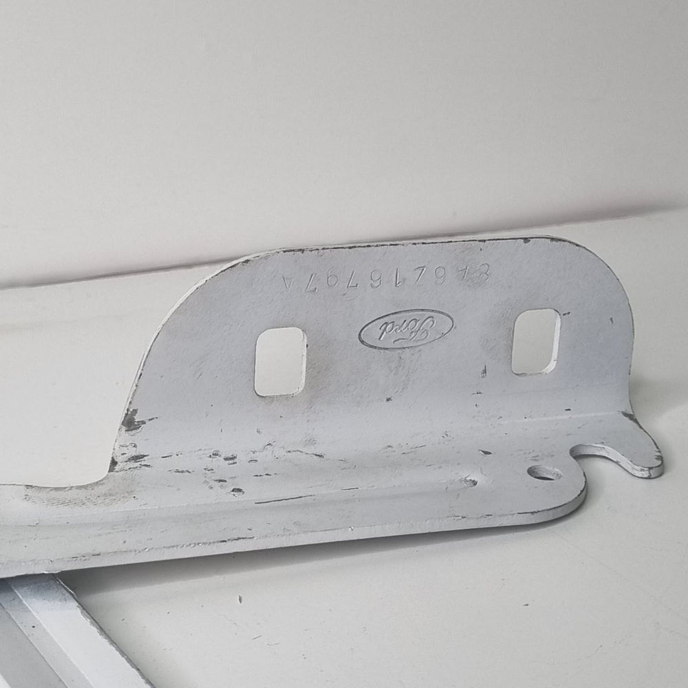 Dobradiça Tampa Traseira Esquerda Ford New Fiesta 2011/2019 Usada