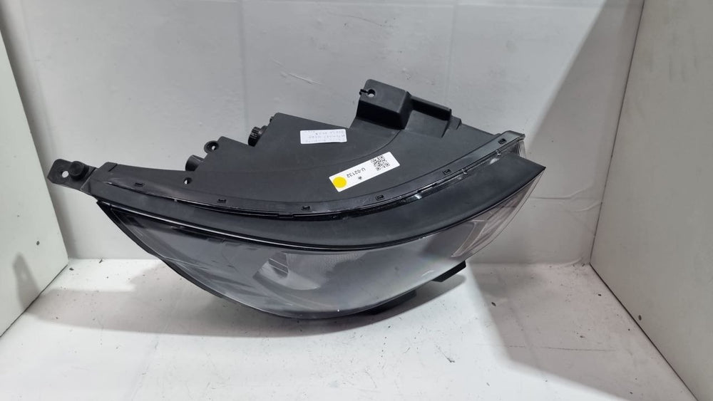 Farol Dianteiro Esquerdo Hyundai HB20 2023 Usado