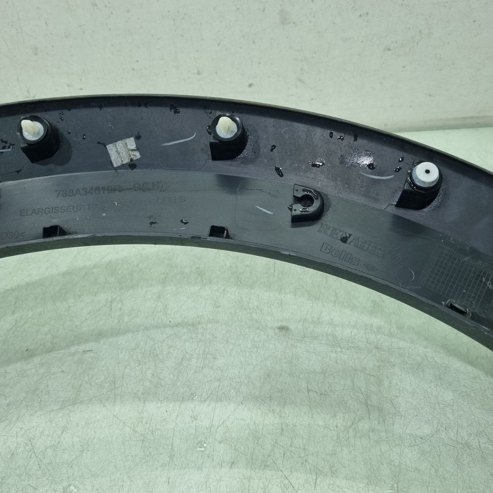 Moldura Carc Tras Esq Renault Kardian 2023/2025 Usado