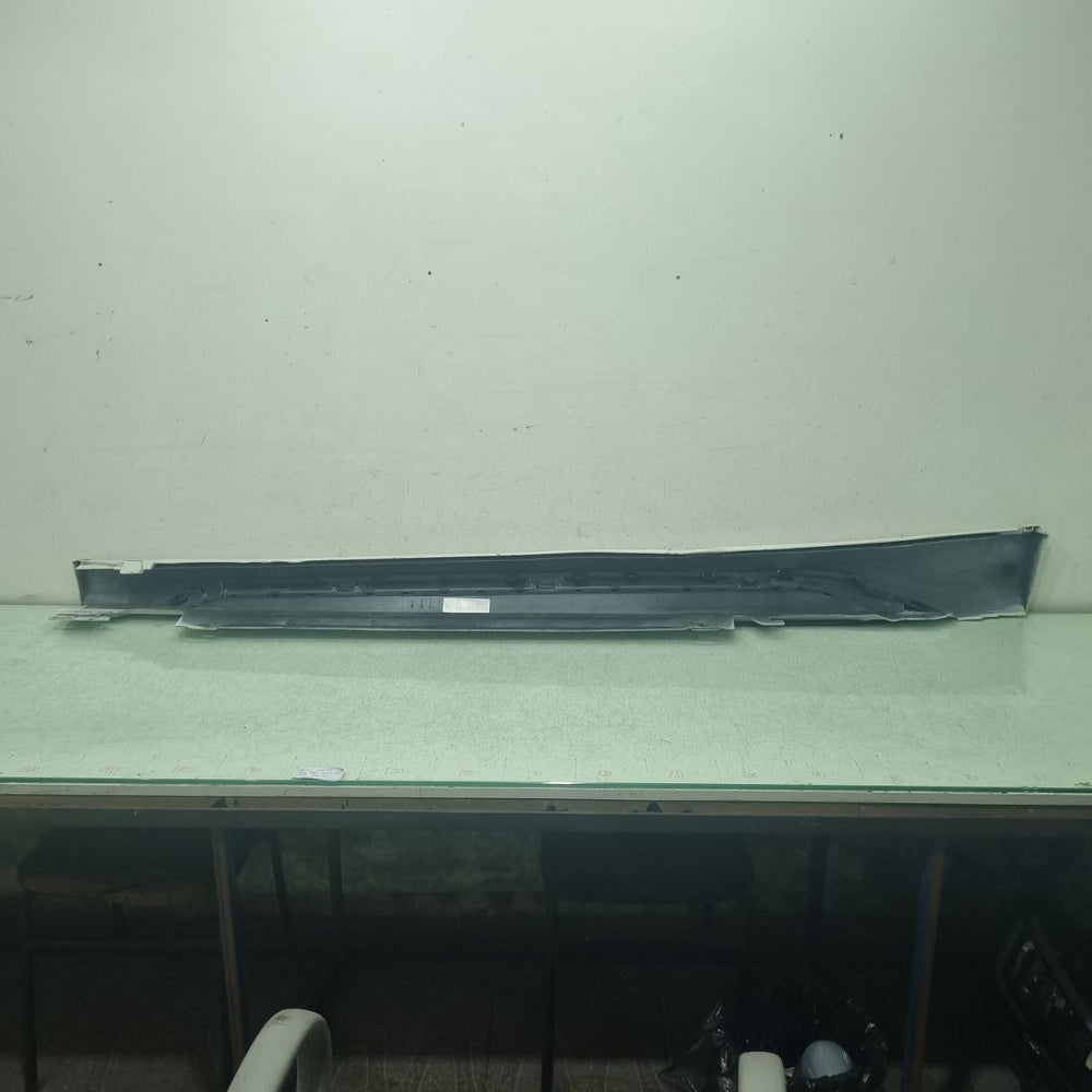 Spoiler Lateral Dir BMW X1 2016/2022 Usado
