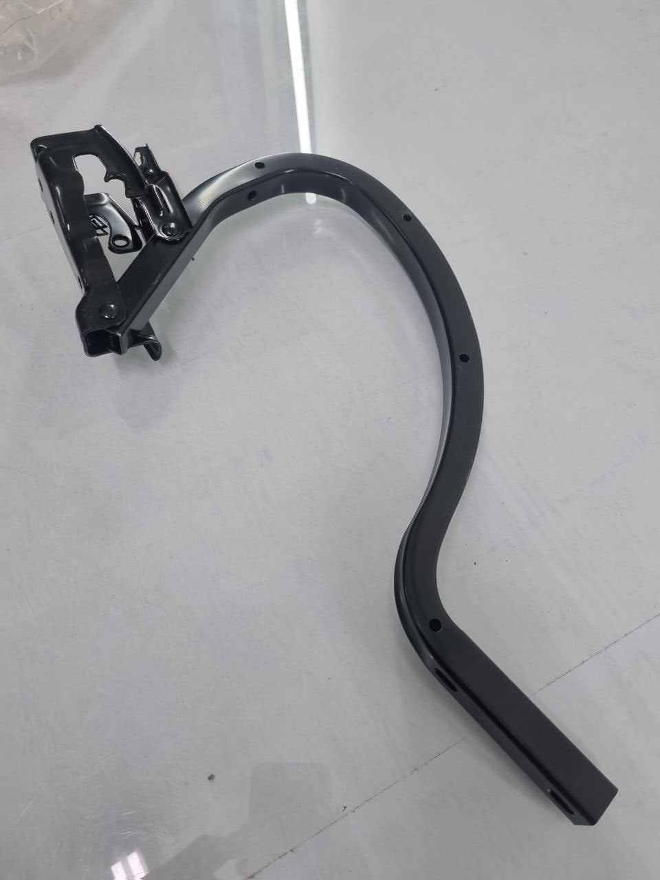 Dobradiça Porta Malas Esquerda Chevrolet Cruze Sedan 2017/2021 Nova