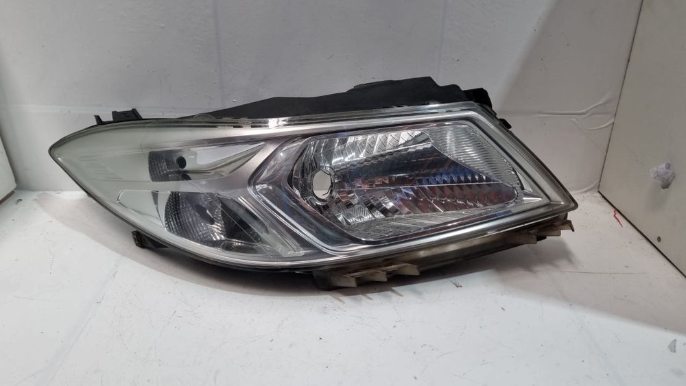 Farol Dianteiro Direito Chevrolet Onix 2013/2016 Usado