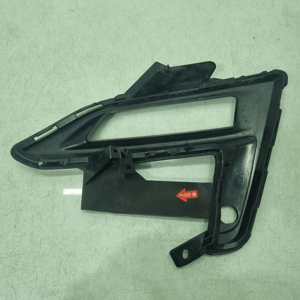 Moldura Farol Milha Esquerdo Nissan Sentra 2023/2025