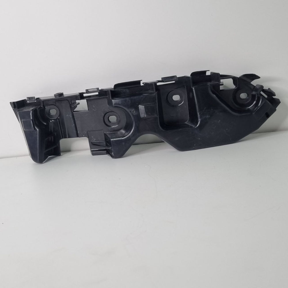 Suporte Guia lado esquerdo do Parachoque  Dianteiro Renault Duster  13/19 2013/2023 Novo
