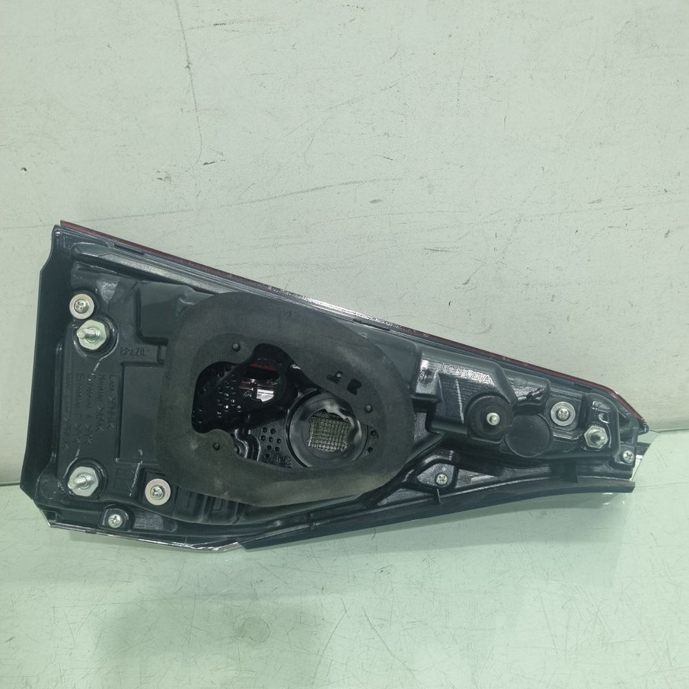 Lanterna Tras Tampa Esq Toyota Corolla 21/24 Usada