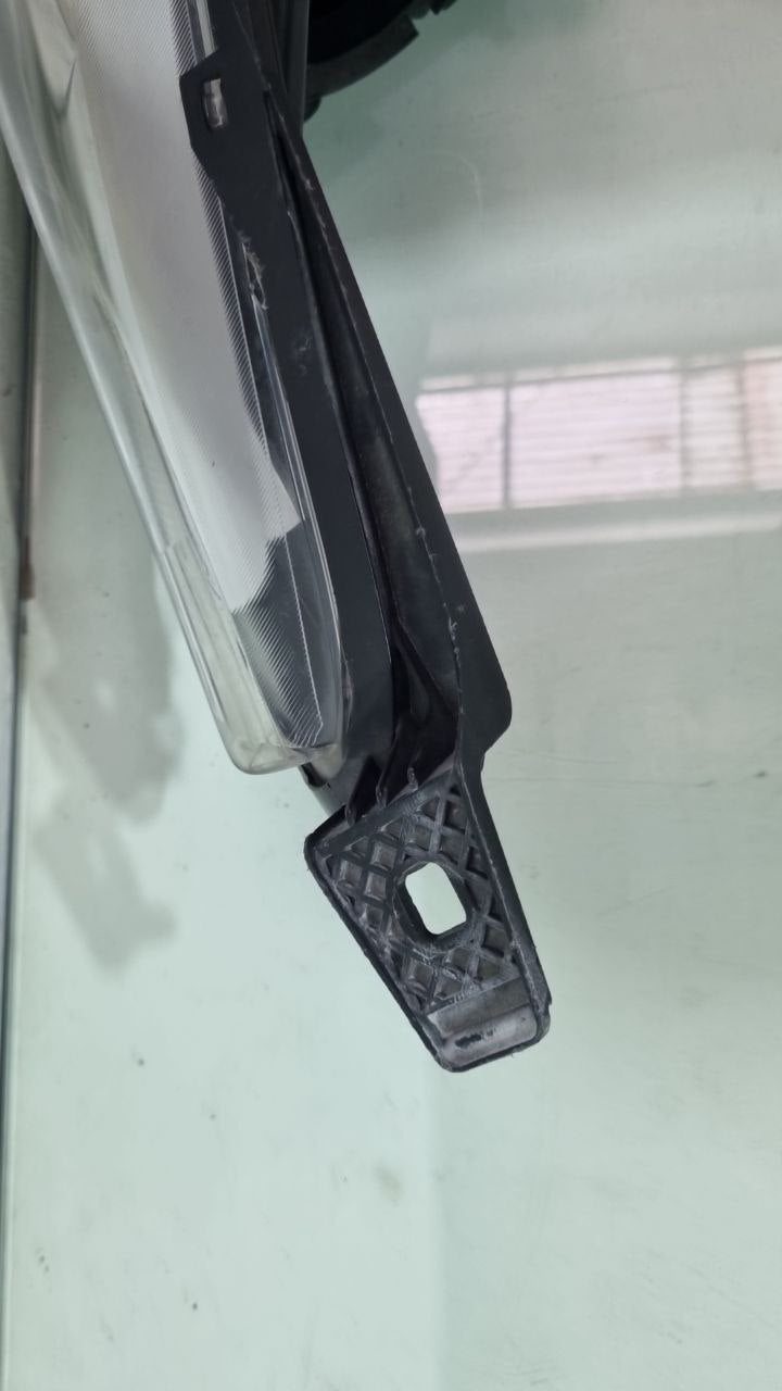 Farol Esq Ford New Fiesta 2014/2019 Usado