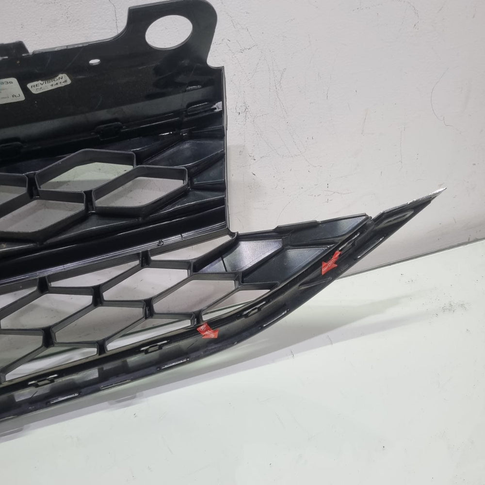Grade Diant VW Taos 2021/2024 Usada