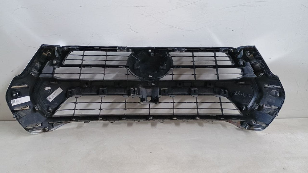 Grade Frontal com Suporte de Câmera Toyota Hilux 2023 Usada