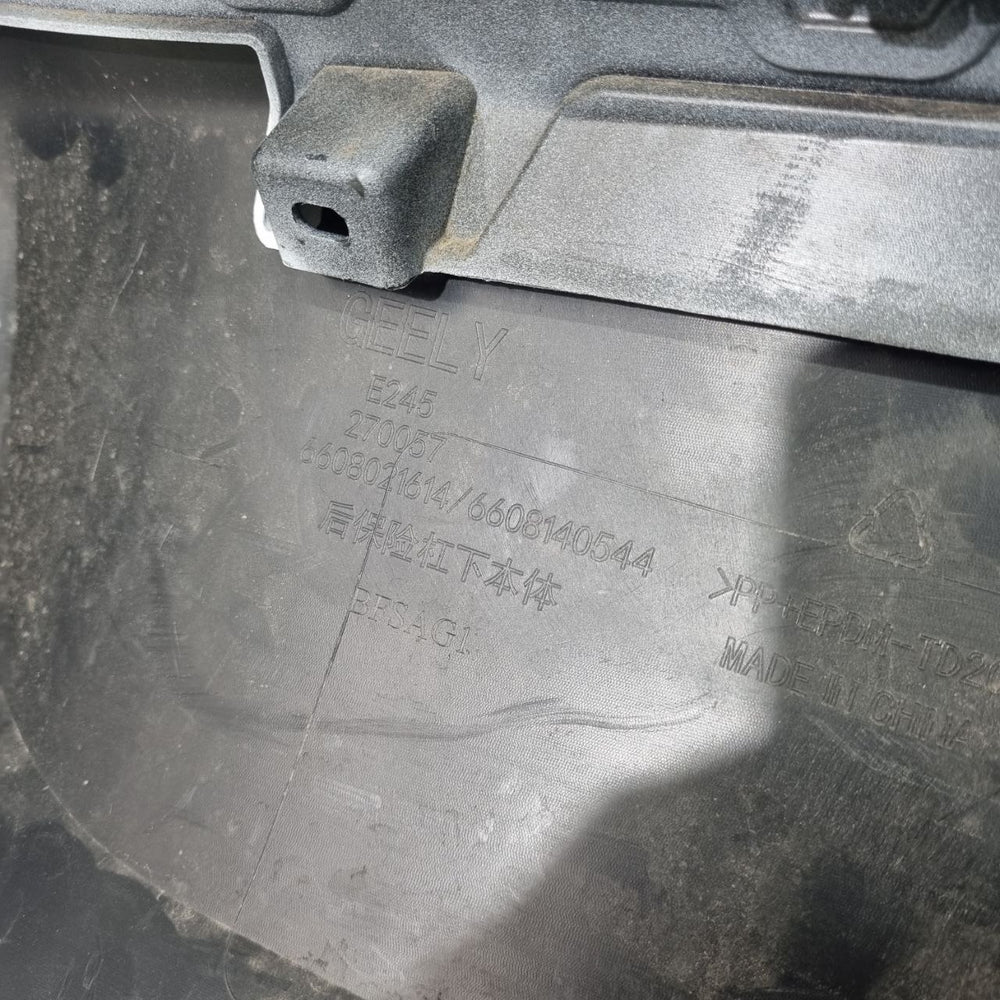 Para-choque Tras Geely EX5 2024/2026 Usado