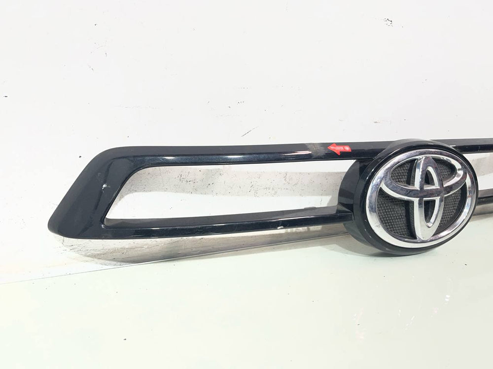 Moldura Grade Toyota Hilux 2021/2023 Usada